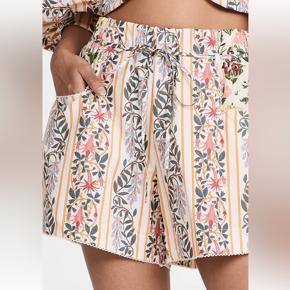 Agua by Agua Bendita Trebol Lluvia Floral Shorts